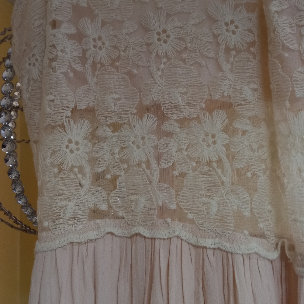 Cream lace lined dress - Picture 5 of 10